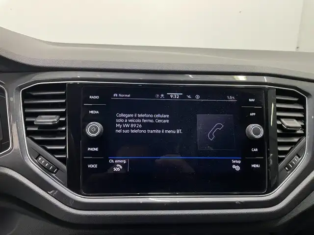 Volkswagen T-Roc view 9