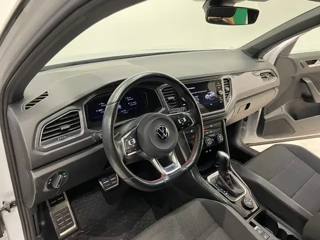 Volkswagen T-Roc view 15