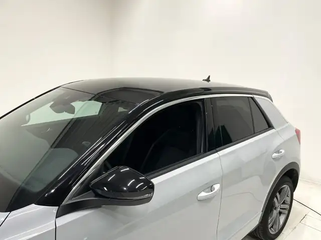 Volkswagen T-Roc view 11