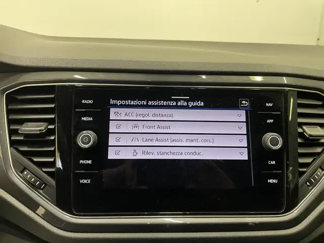 Volkswagen T-Roc view 13