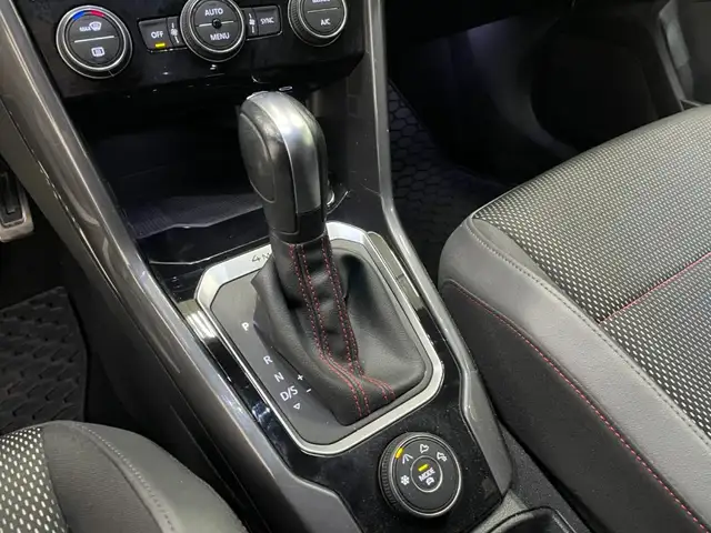 Volkswagen T-Roc view 8