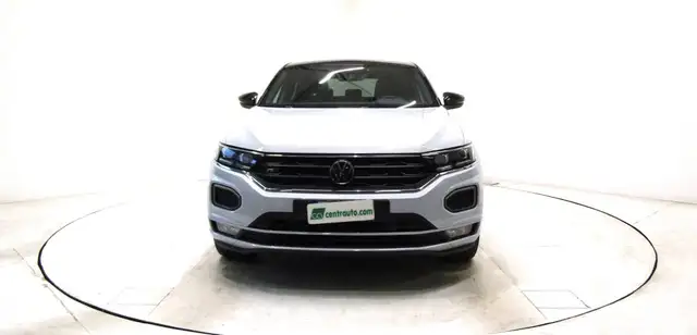 Volkswagen T-Roc view 2