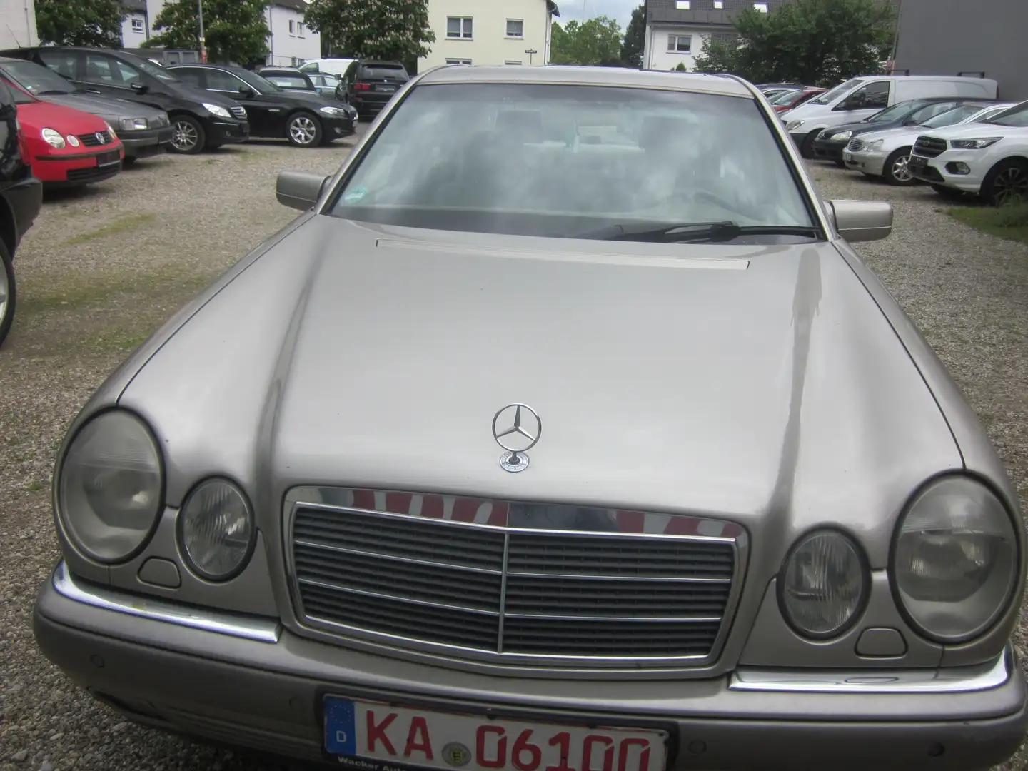 Mercedes-Benz E 280 4-Matic Elegance srebrna - 1
