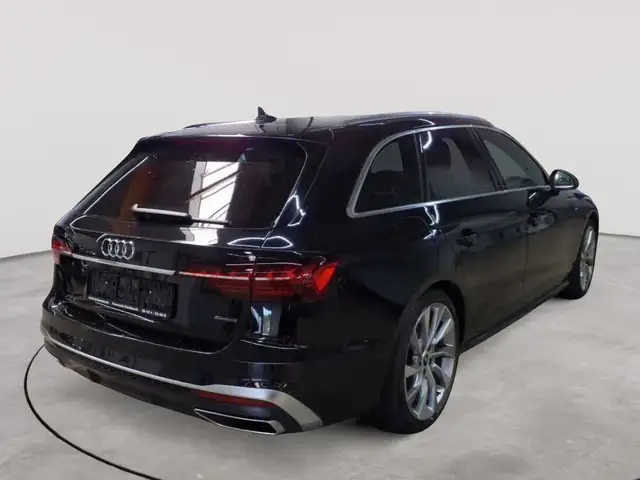 Audi A4 view 4