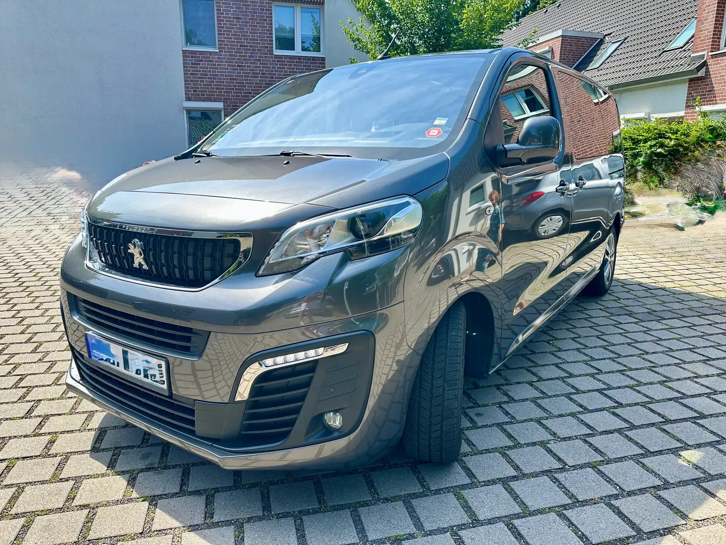Peugeot Traveller Traveller BlueHDi 180 Business VIP EAT8 180PS Šedá - 2