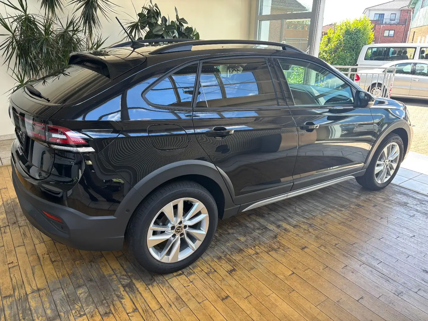 Volkswagen Taigo 1.0 TSI OPF 85 kW DSG Life Schwarz - 2