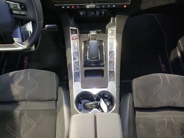 DS Automobiles DS 7 Crossback view 13