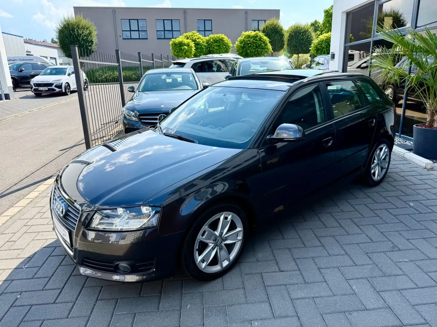 Audi A3 Sportback 2.0 TDI Ambition*Panorama/Klimaauto Grijs - 2