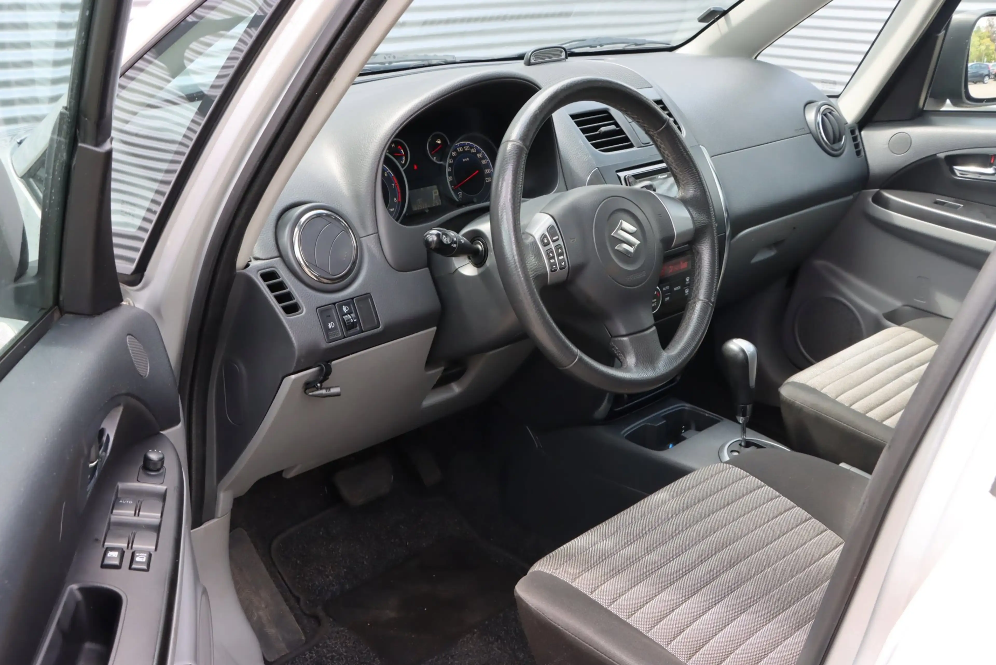 Suzuki SX4 1.6 Exclusive | AIRCO | TREKHAAK — photo 7