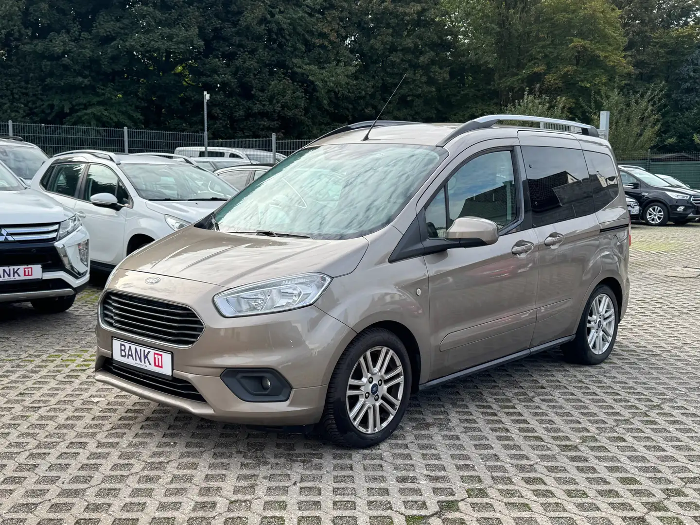 Ford Tourneo Courier Titanium Beige - 2