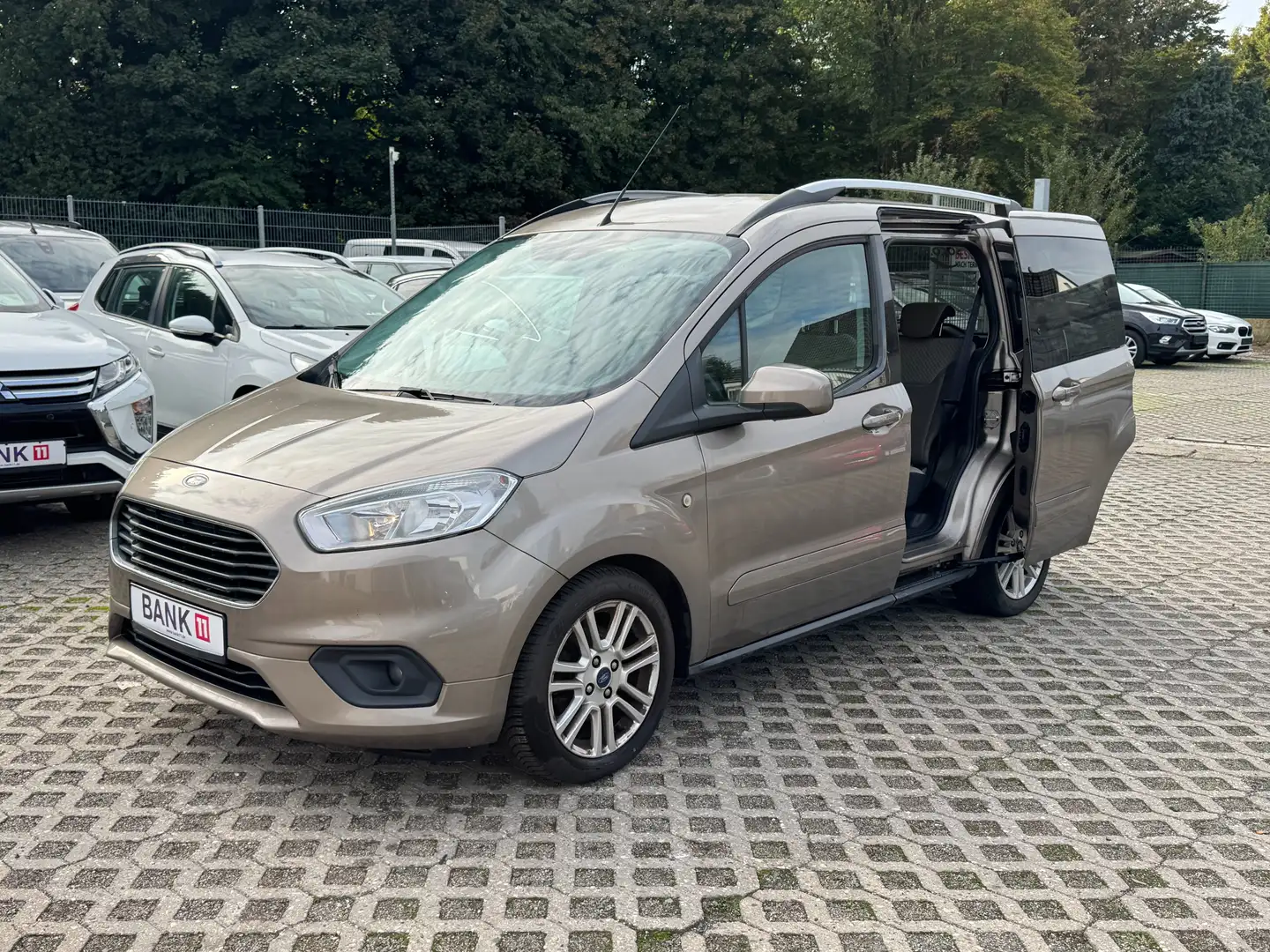 Ford Tourneo Courier Titanium Beige - 1