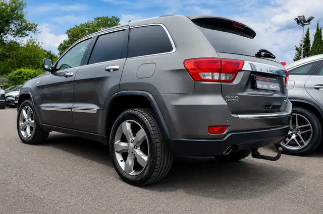 Jeep Grand Cherokee view 4