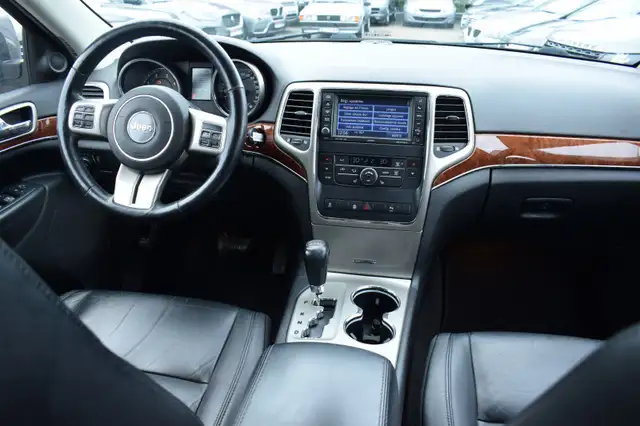 Jeep Grand Cherokee view 2