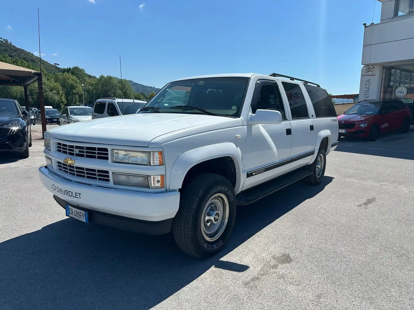 Chevrolet Suburban autocarro 5 posti Blanc - 1
