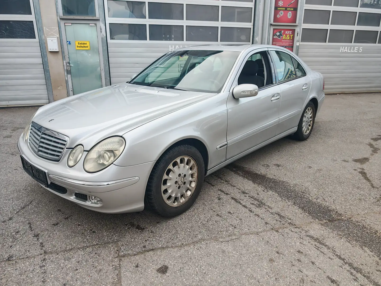 Mercedes-Benz E 270 E 270 -Elegance CDI Aut. Grau - 2