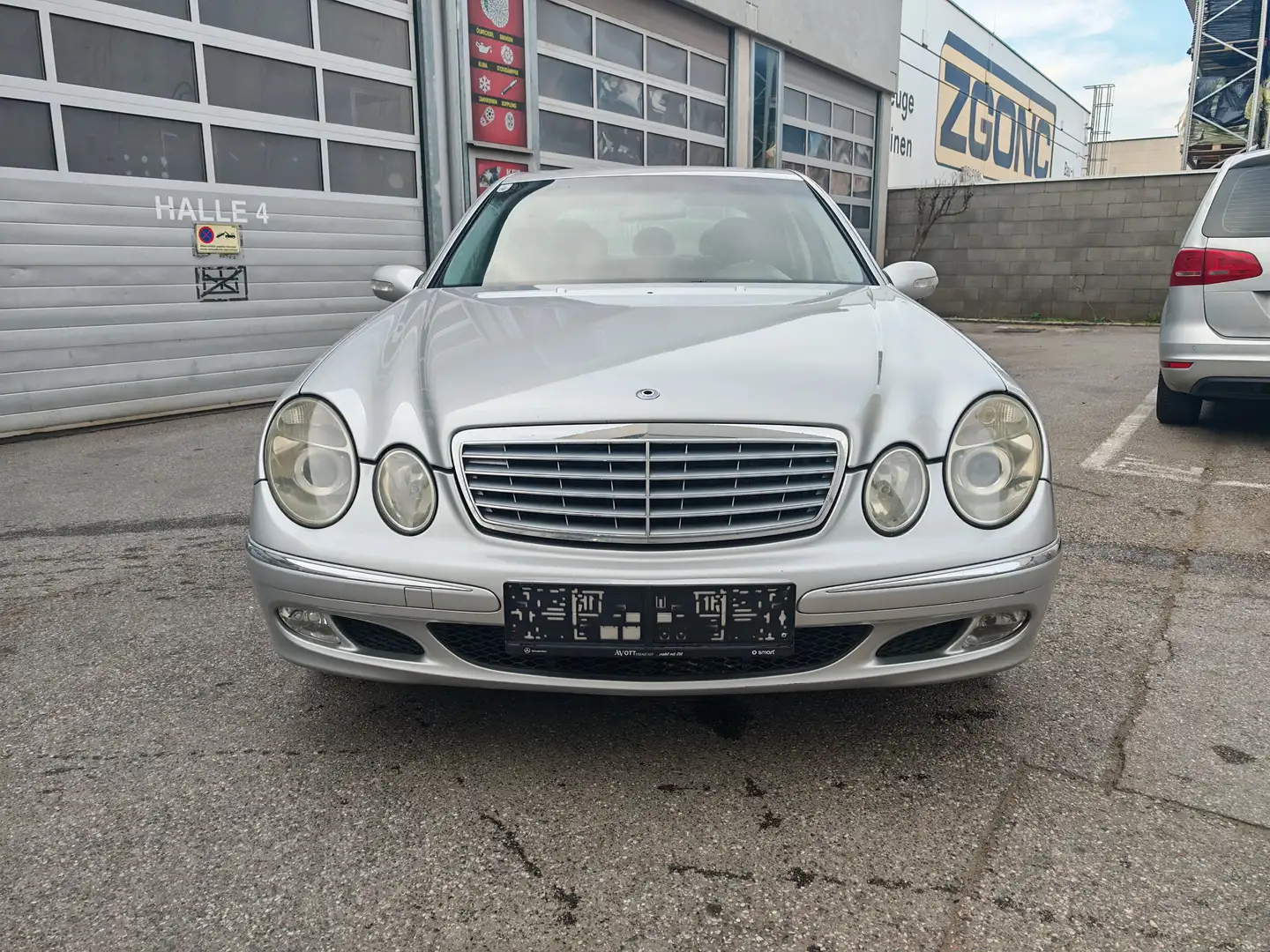 Mercedes-Benz E 270 E 270 -Elegance CDI Aut. Grau - 1