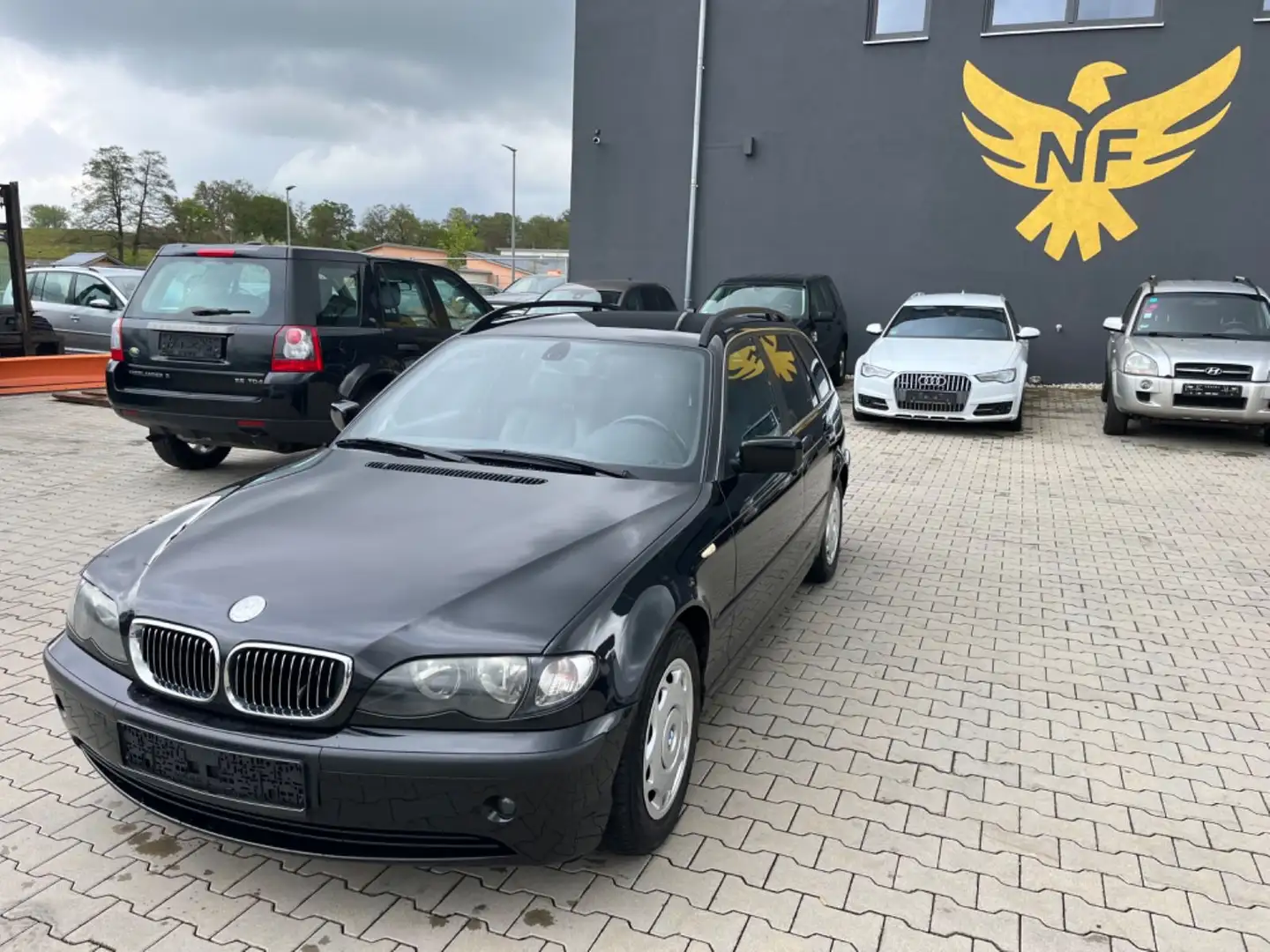 BMW 318 i Edition Lifestyle,Leder,SHZ,AHK,EU4 Schwarz - 1