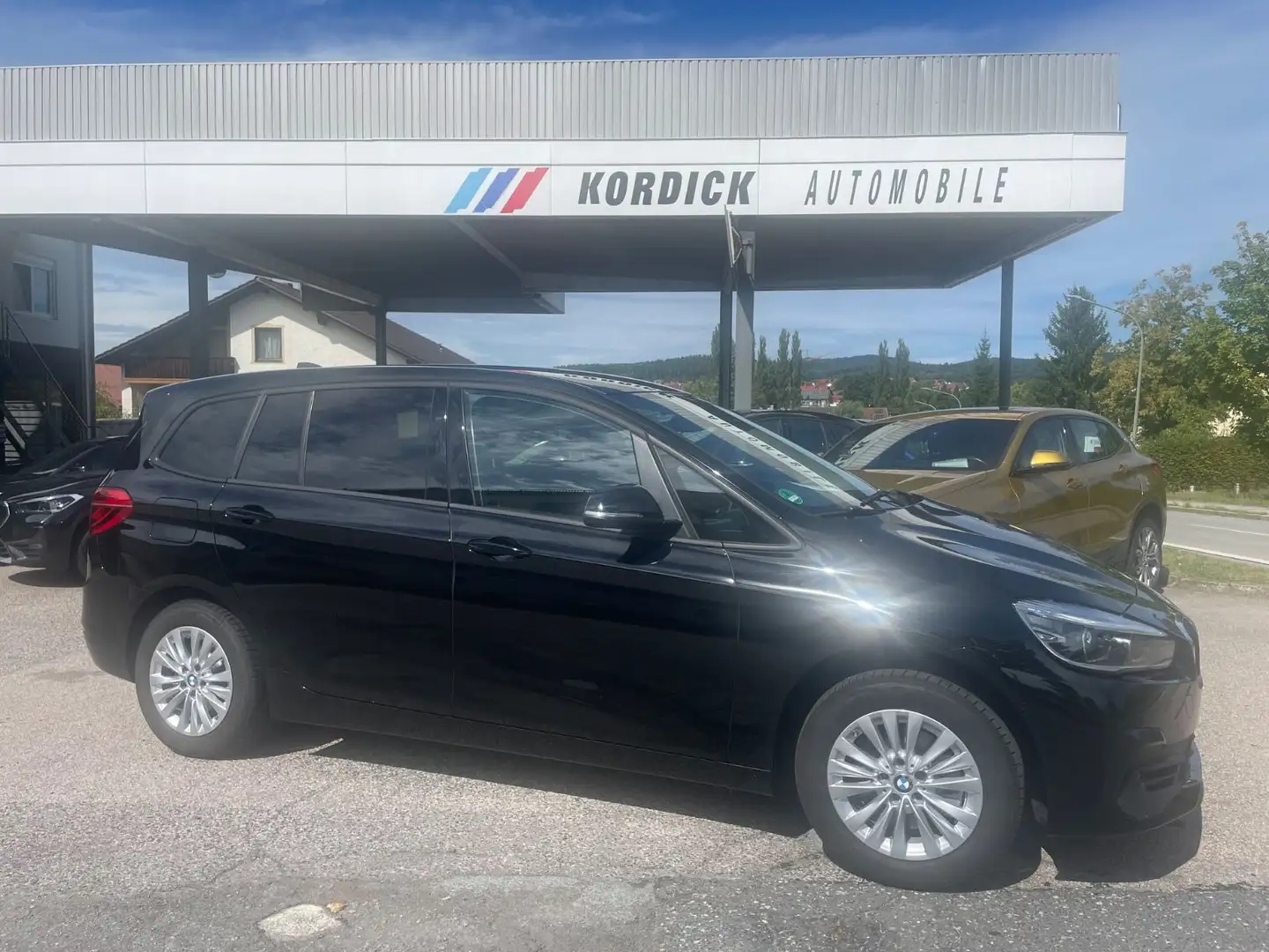 BMW 218 218i GRAN TOURER "ADVANT."/NAVI/LED/SHZ/PDC/HIFI Schwarz - 1