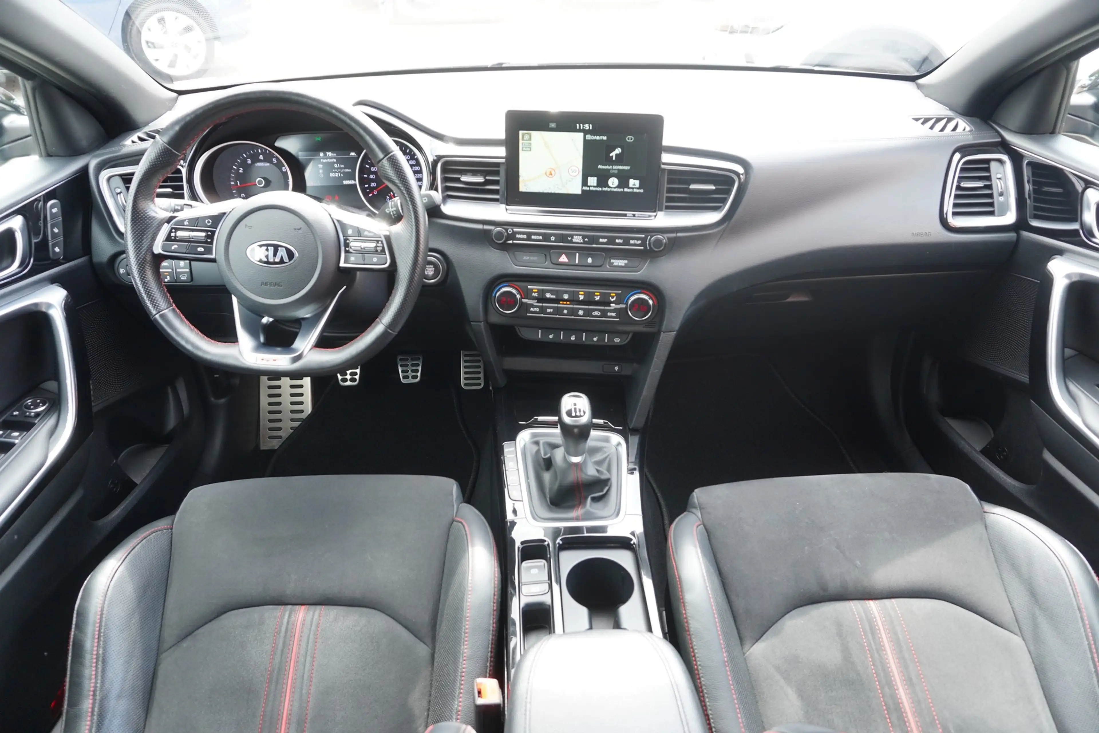Kia ProCeed / pro_cee'd ProCeed 1.6 T-GDI GT LED Navi Ambiente-Beleuchtung — photo 12