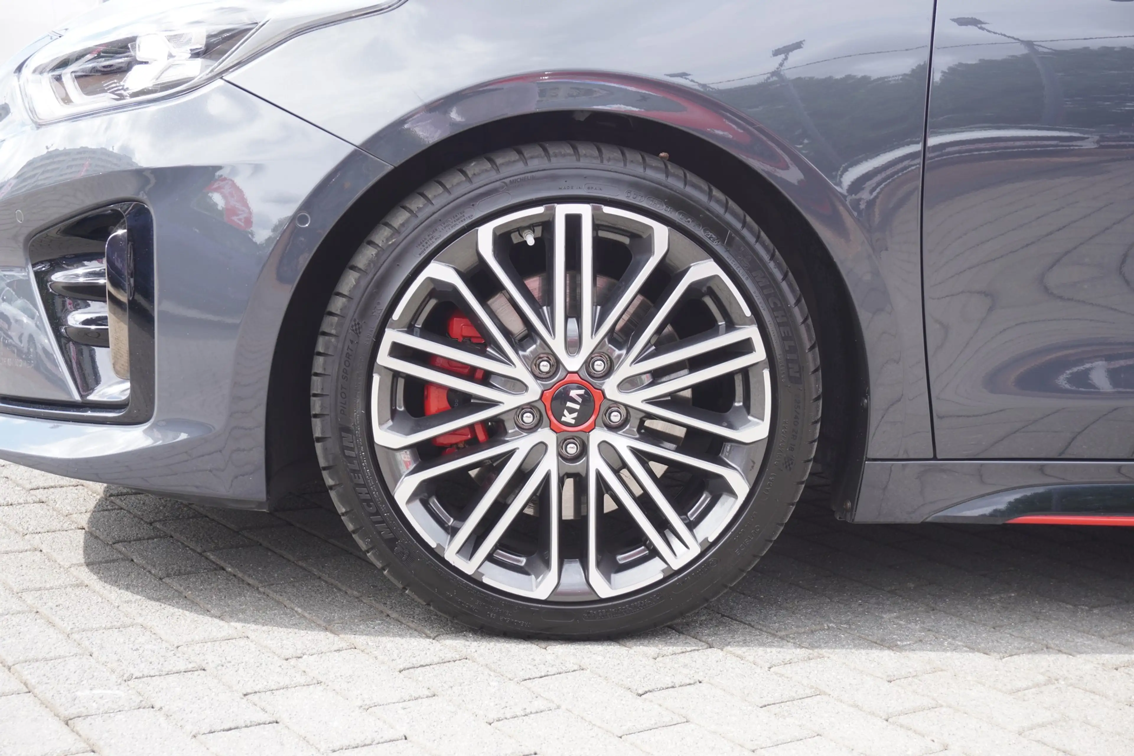 Kia ProCeed / pro_cee'd ProCeed 1.6 T-GDI GT LED Navi Ambiente-Beleuchtung — photo 10