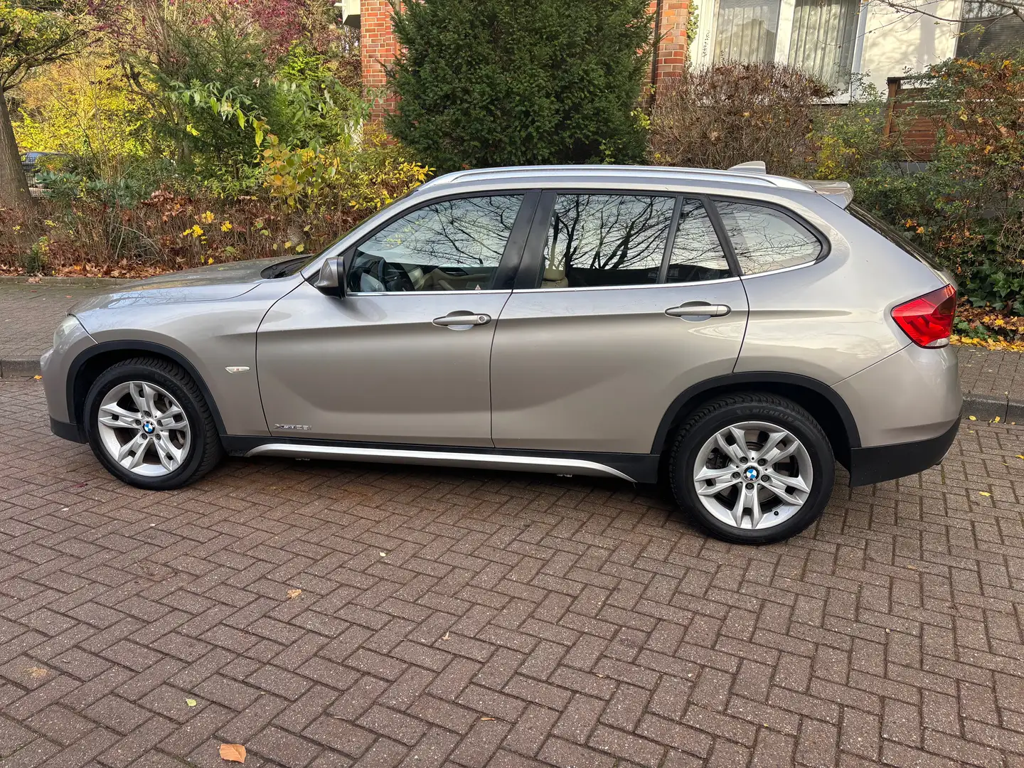 BMW X1 28 i xDrive Leder Navi Automatic 2-Hand Silber - 1