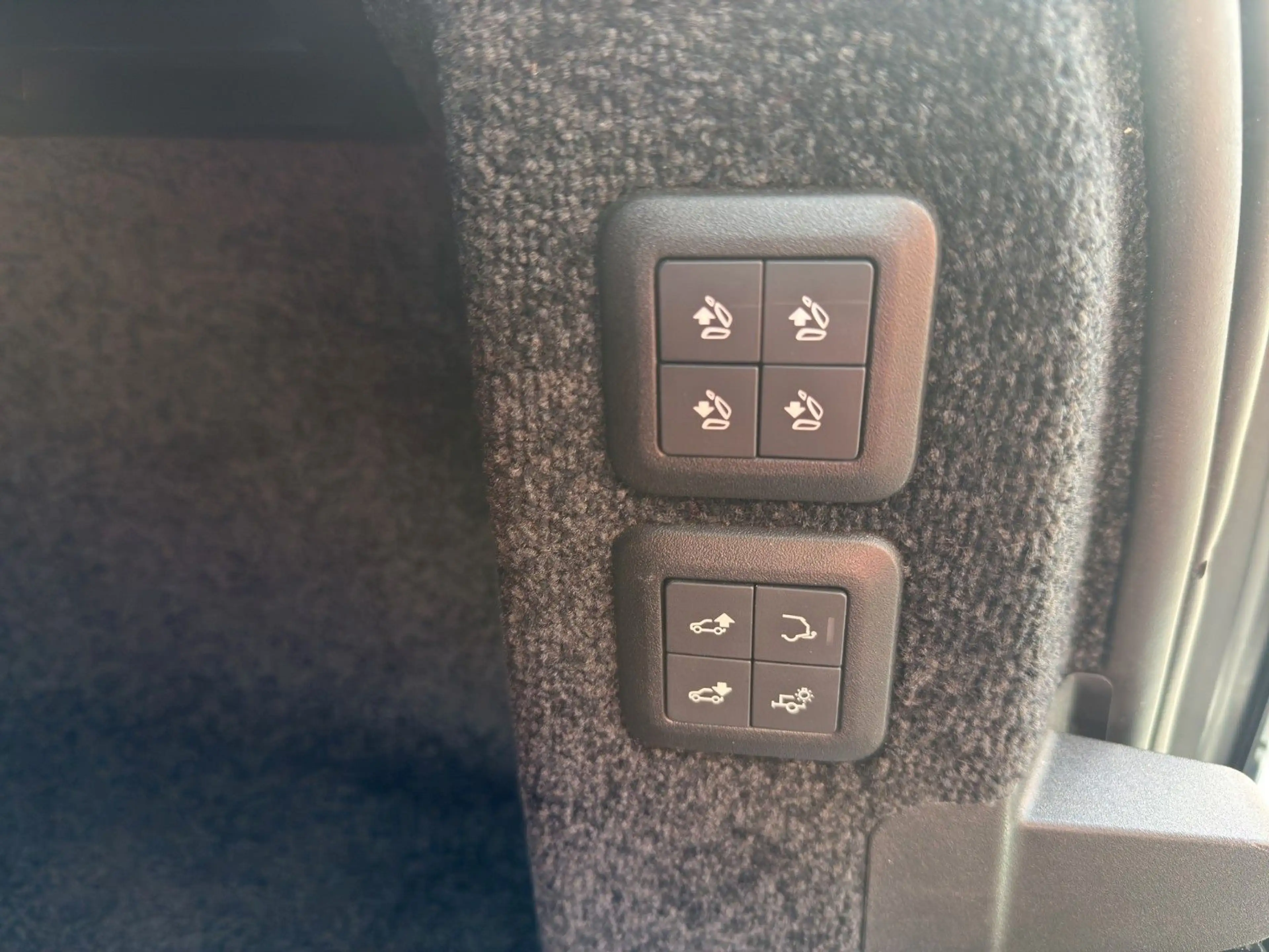 Land Rover Range Rover Vogue — photo 27