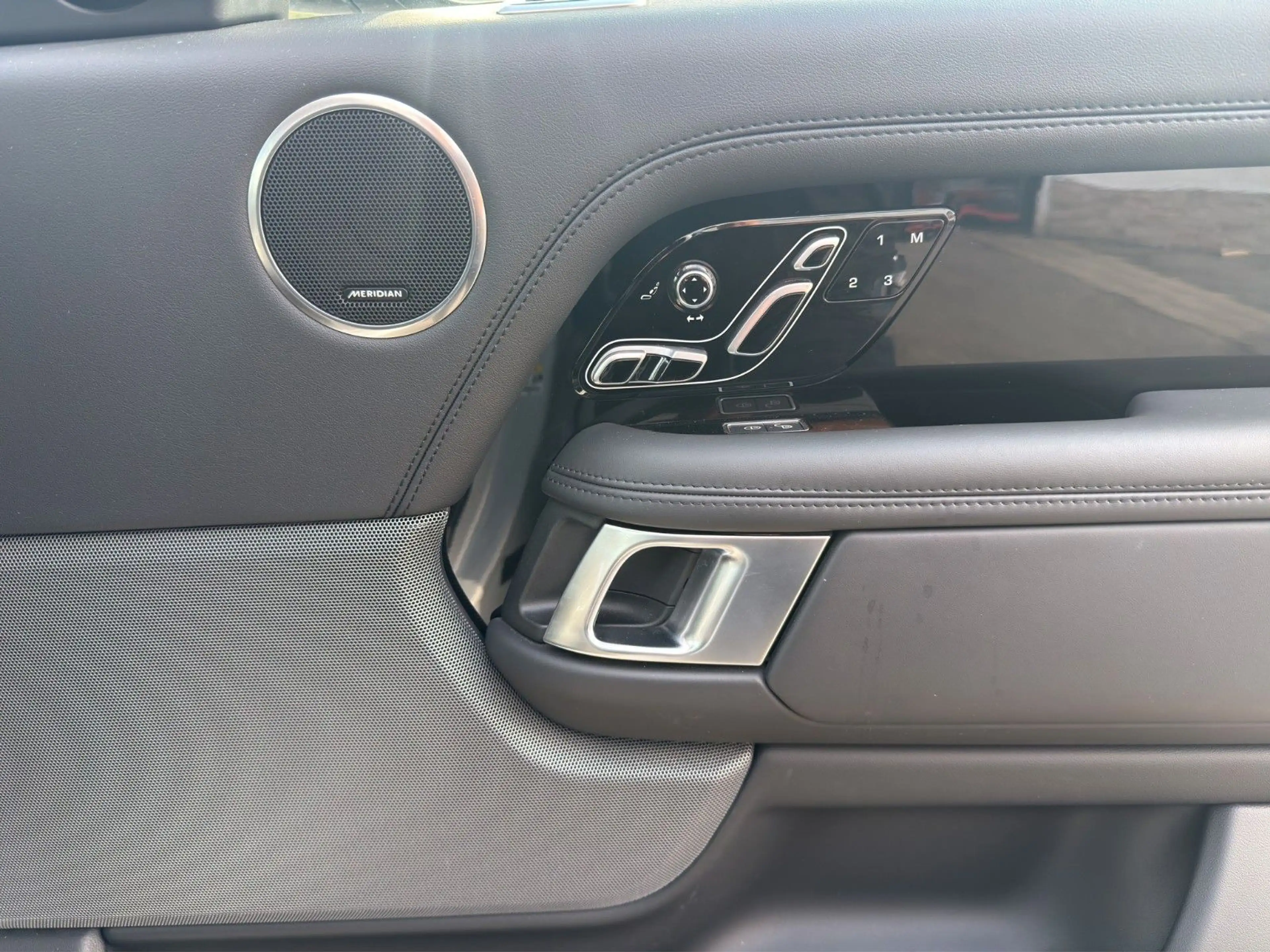 Land Rover Range Rover Vogue — photo 22