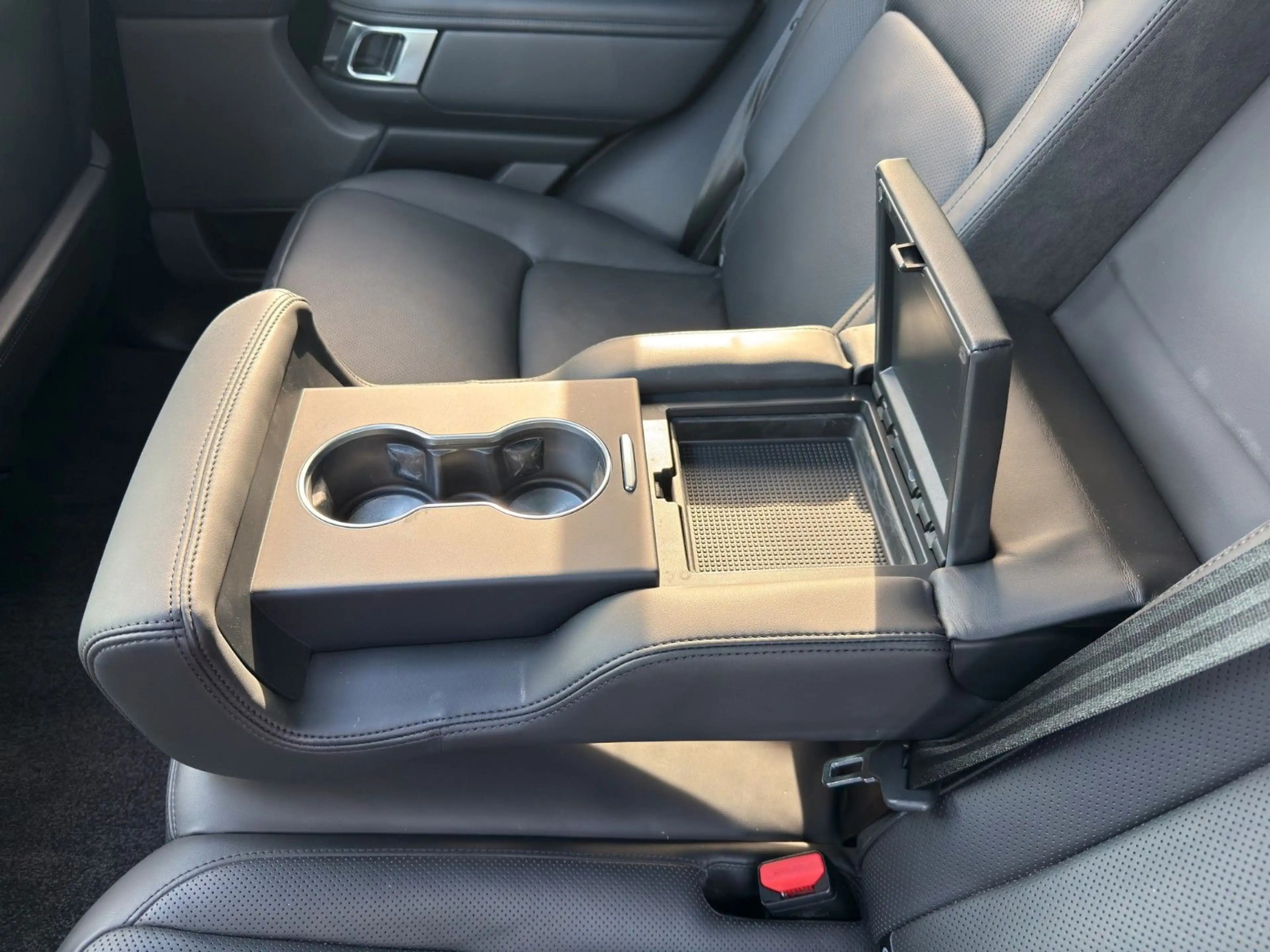Land Rover Range Rover Vogue — photo 26
