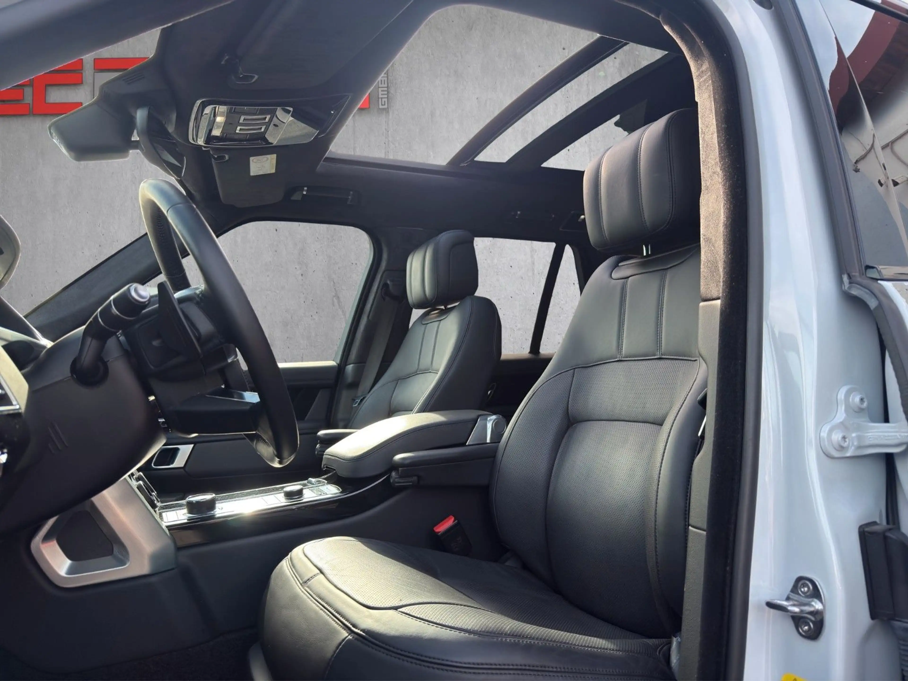 Land Rover Range Rover Vogue — photo 23