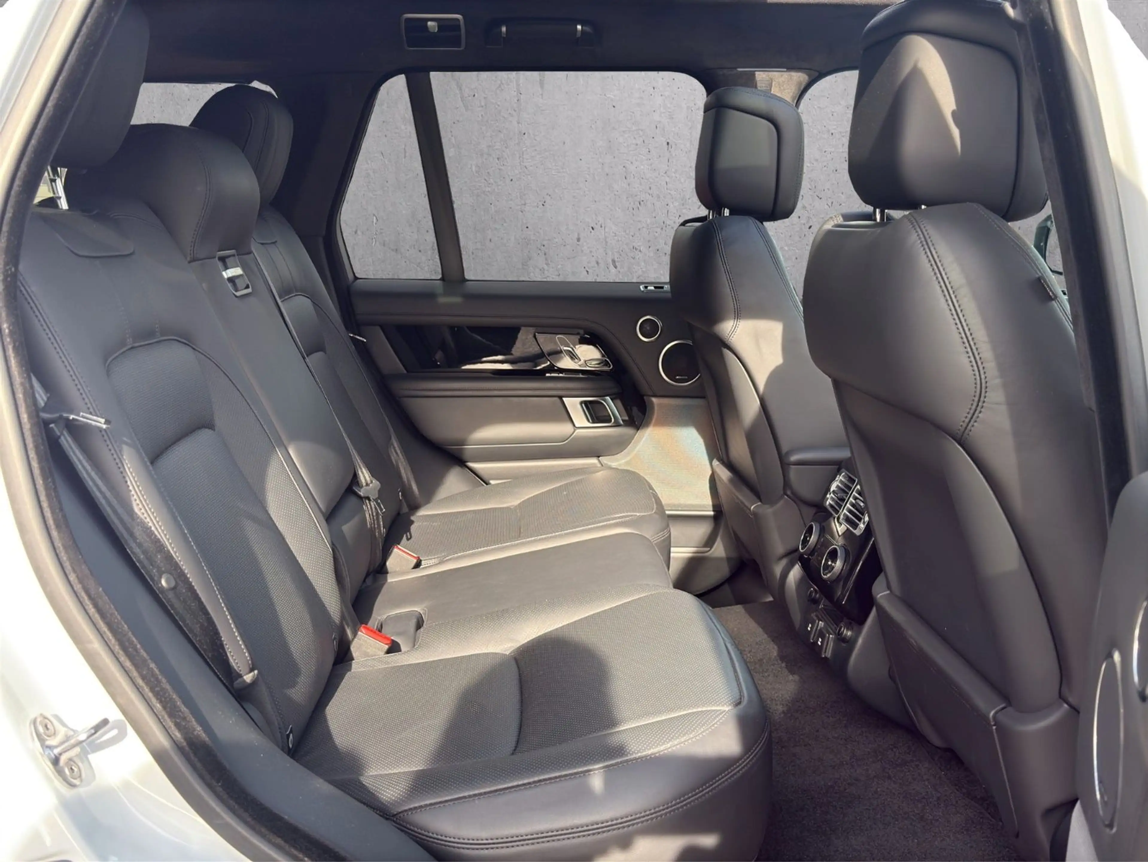 Land Rover Range Rover Vogue — photo 18
