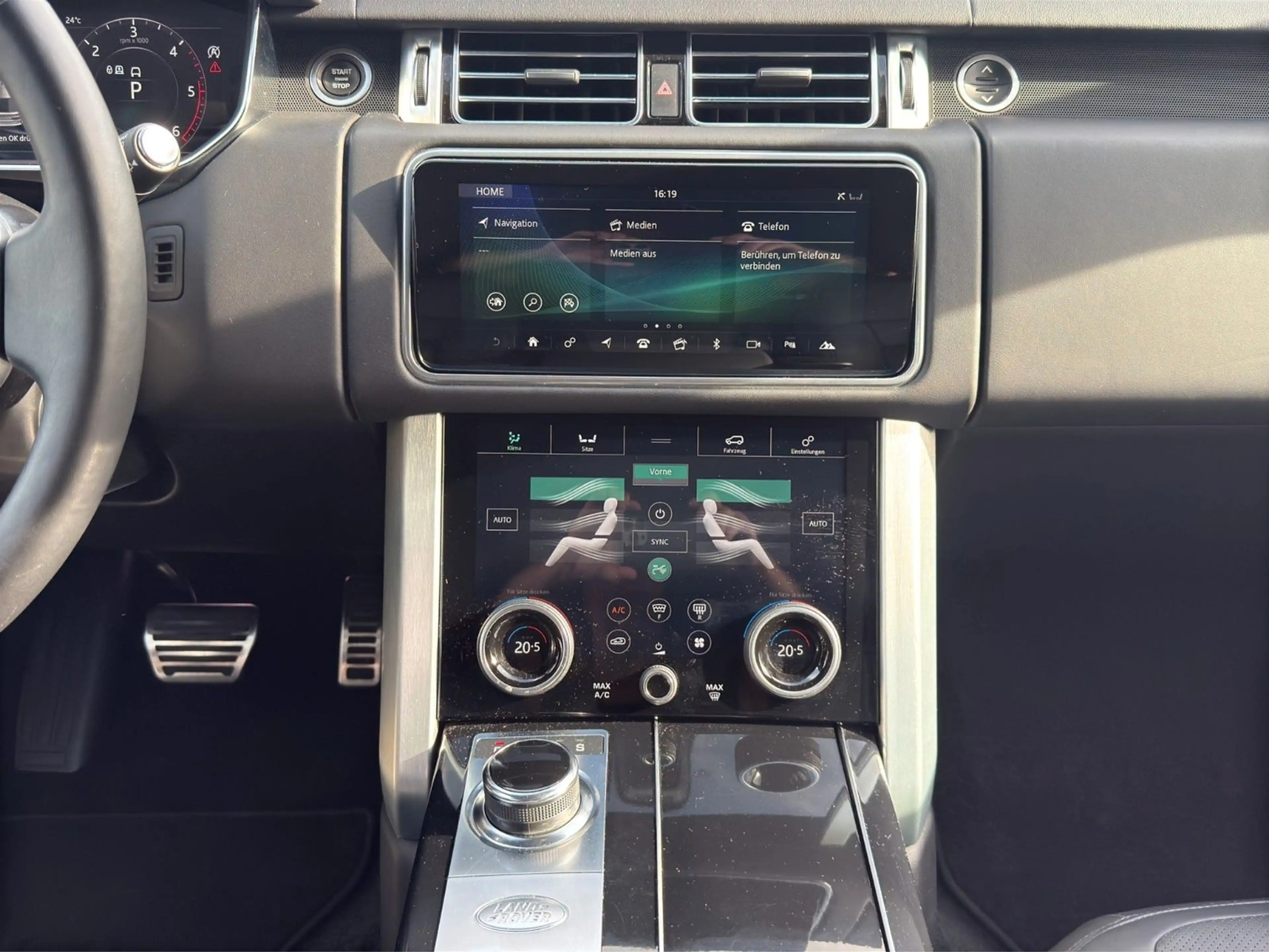 Land Rover Range Rover Vogue — photo 15
