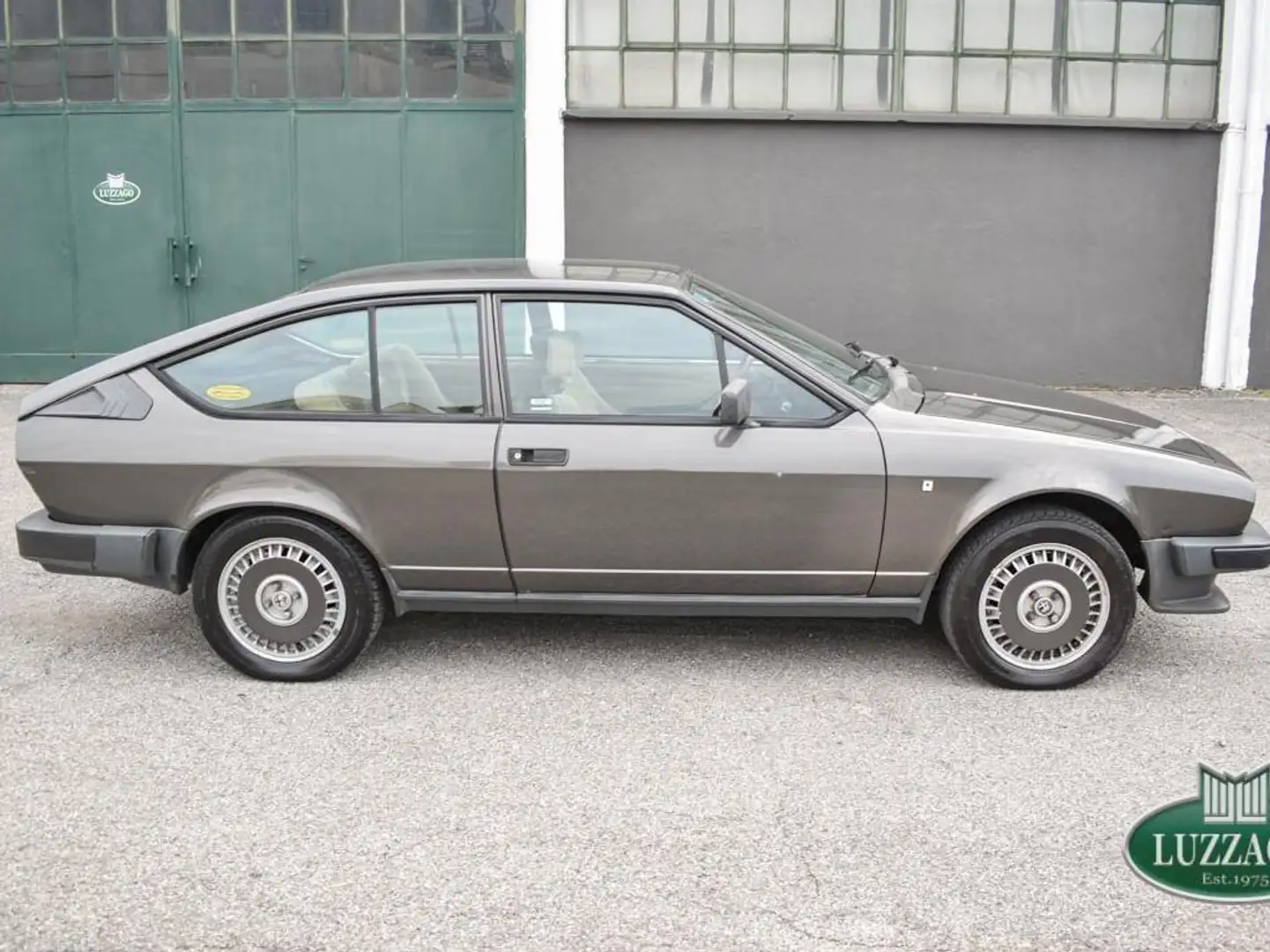 Alfa Romeo Alfetta GTV 2000 Šedá - 2