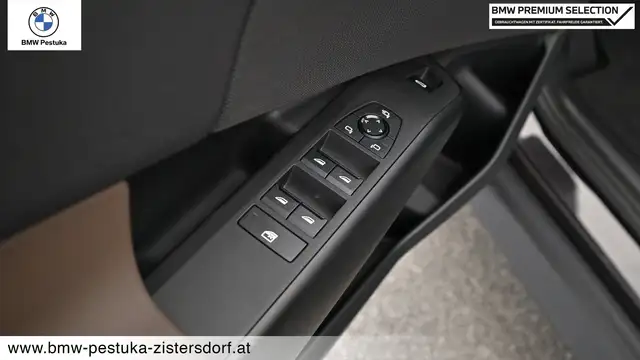 BMW X3 view 8