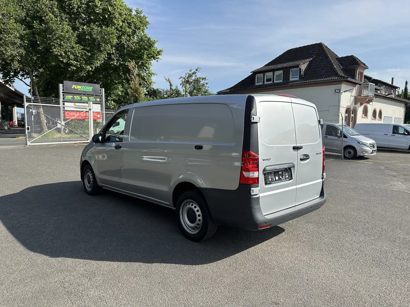 Mercedes-Benz Vito 116 CDI RWD lang Silber - 2