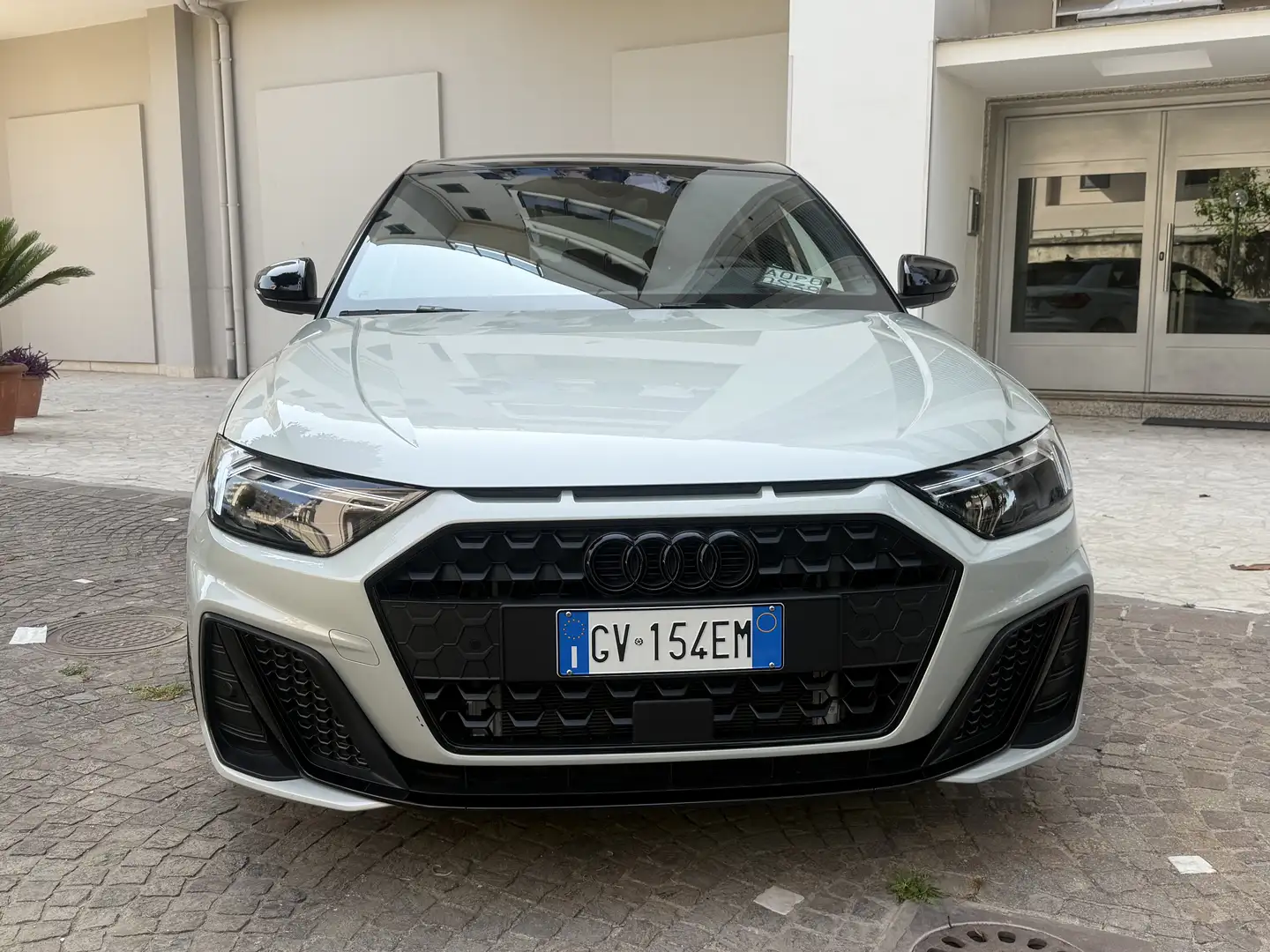 Audi A1 allstreet 35 1.5 tfsi Identity Contrast 150cv s tr Grigio - 1