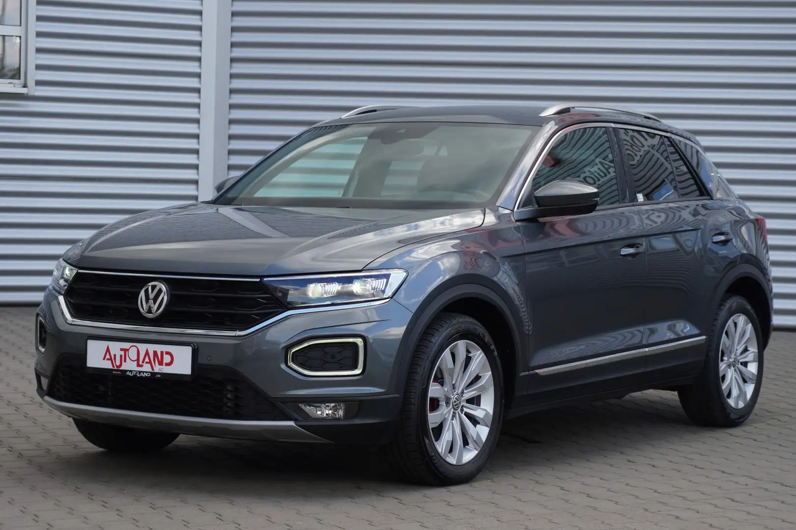 Volkswagen T-Roc 2.0 TSI DSG Sport 4M LED Navi ACC AHK Grau - 2