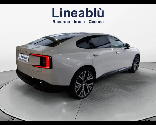 Volvo Es90 view 5