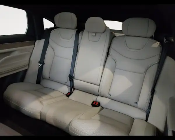Volvo Es90 view 15