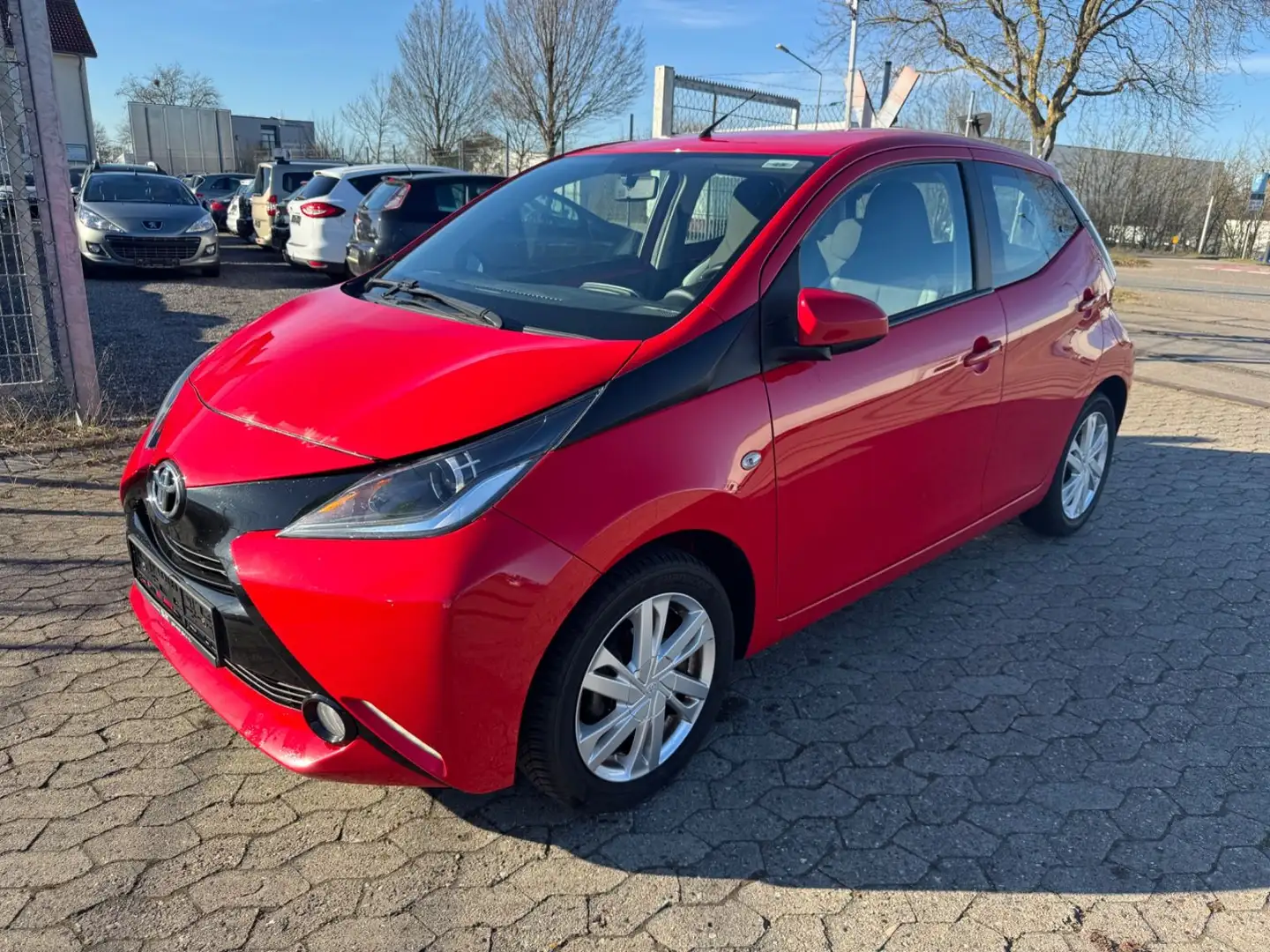 Toyota Aygo AYGO x-play touch*Kamera*Klima*5-Türer* Rouge - 1