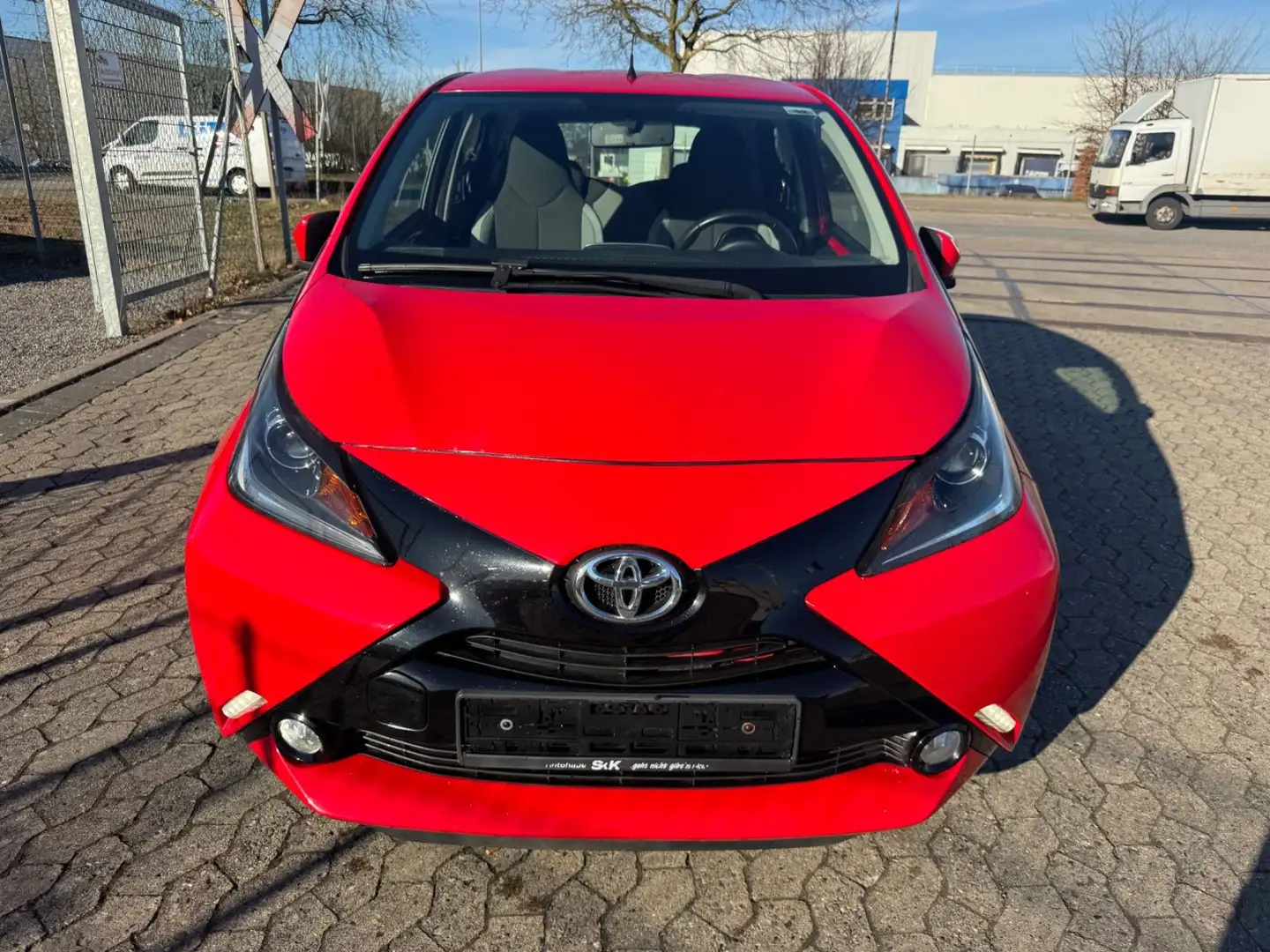 Toyota Aygo AYGO x-play touch*Kamera*Klima*5-Türer* Rouge - 2