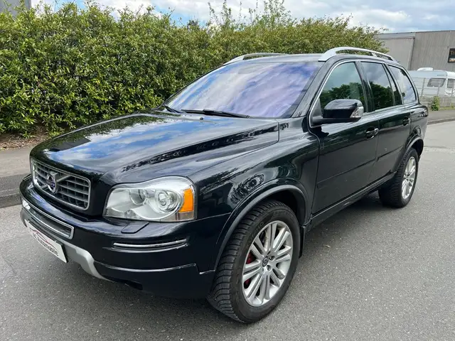Volvo XC90 D5 Momentum *7 Sitze*Navi*Leder*Xenon*