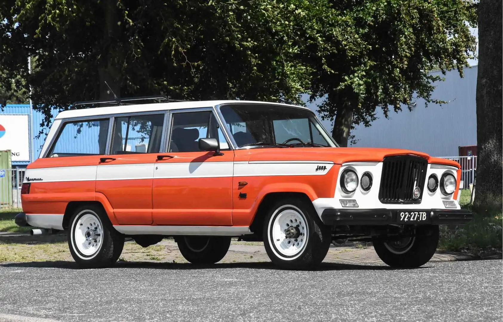 Jeep Wagoneer Kaiser Orange - 1