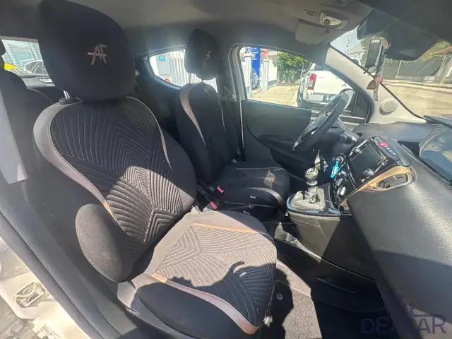 Lancia Ypsilon view 11