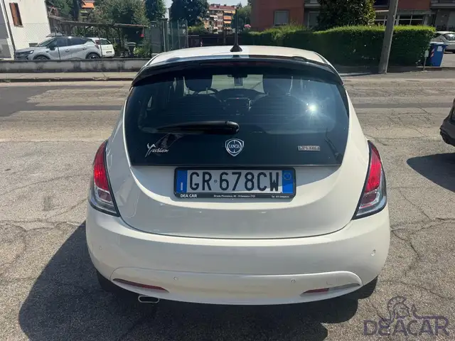 Lancia Ypsilon view 6