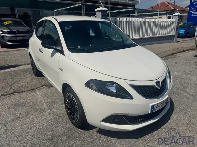 Lancia Ypsilon view 10