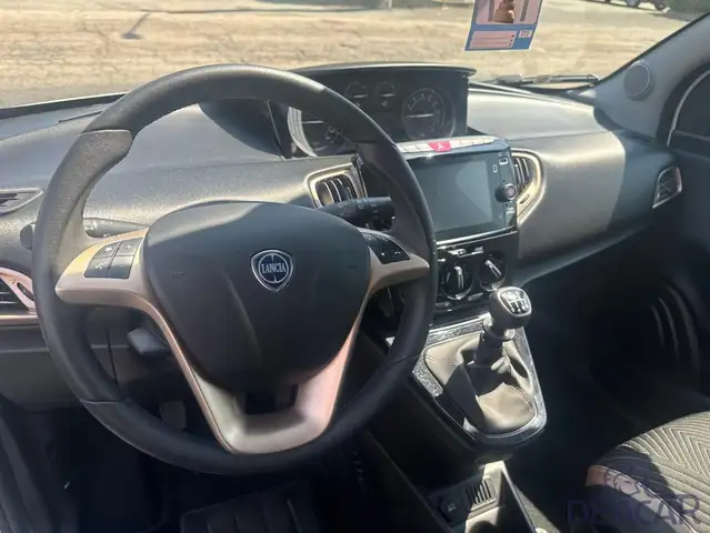 Lancia Ypsilon view 15
