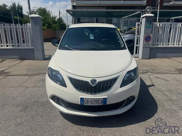 Lancia Ypsilon view 2