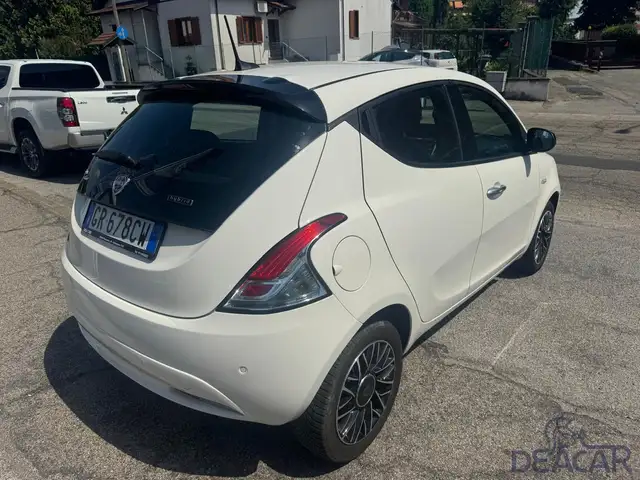 Lancia Ypsilon view 8