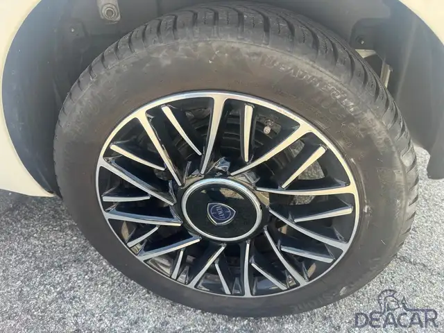 Lancia Ypsilon view 4