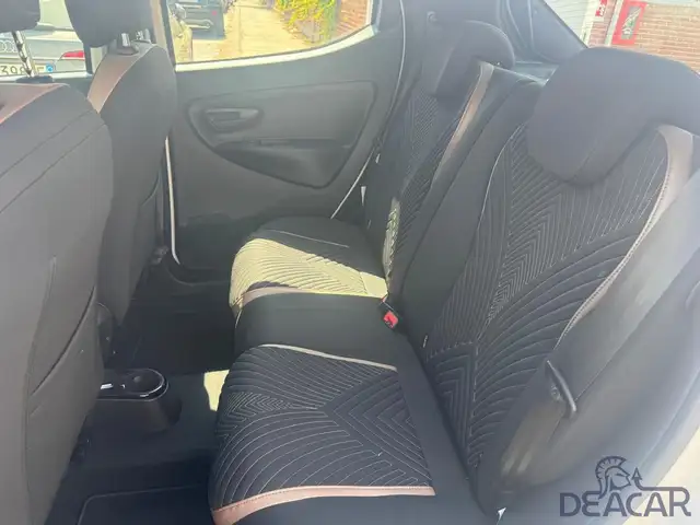Lancia Ypsilon view 12